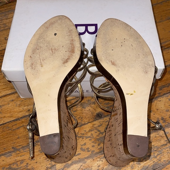 Preowned Charles David Bronze Wedges Size 8 - Picture 5 of 5